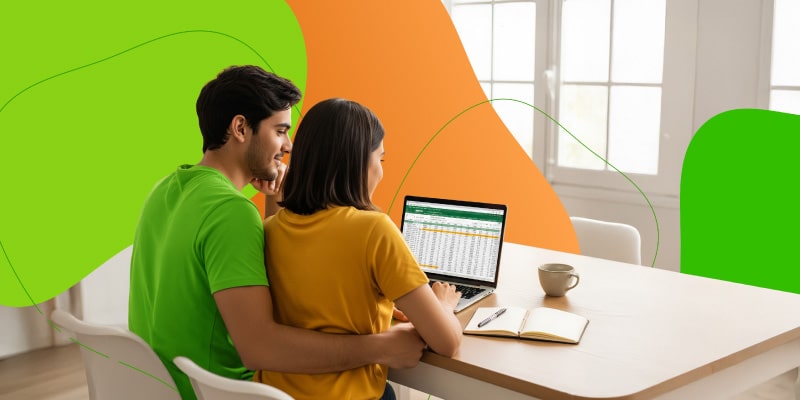 Familia revisando su presupuesto mensual en una mesa con documentos y calculadora.